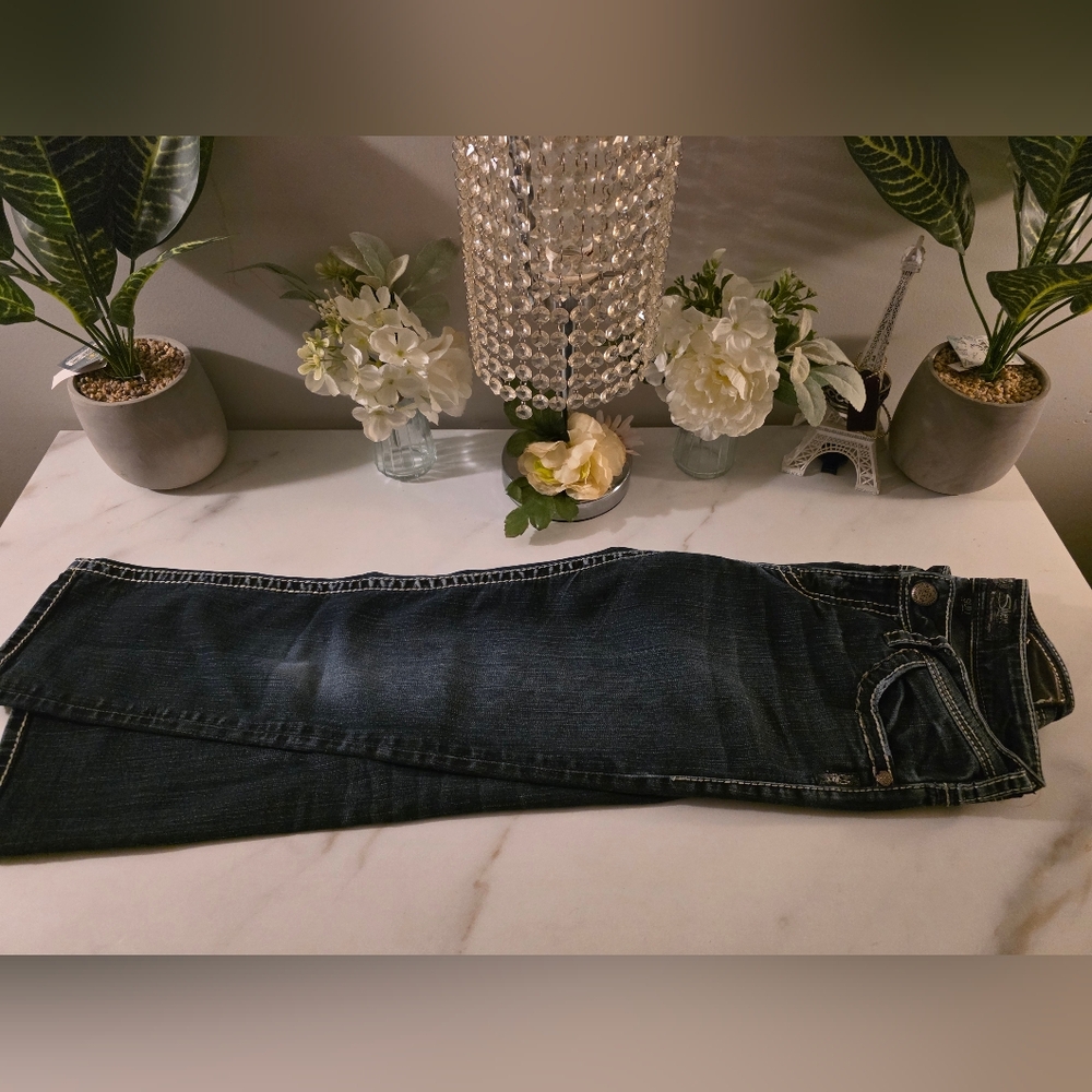 Silver Jeans Dark Blue Capris Women's Jeans